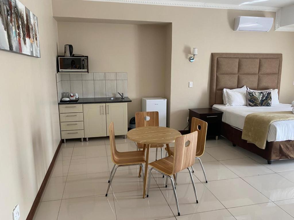 Aqua Stone Guest House Mbombela Екстер'єр фото